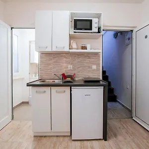 https://ema-house.hotelinzadar.com