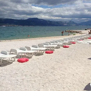 https://apartments-katarina-trogir-21224-2.splithotels.org